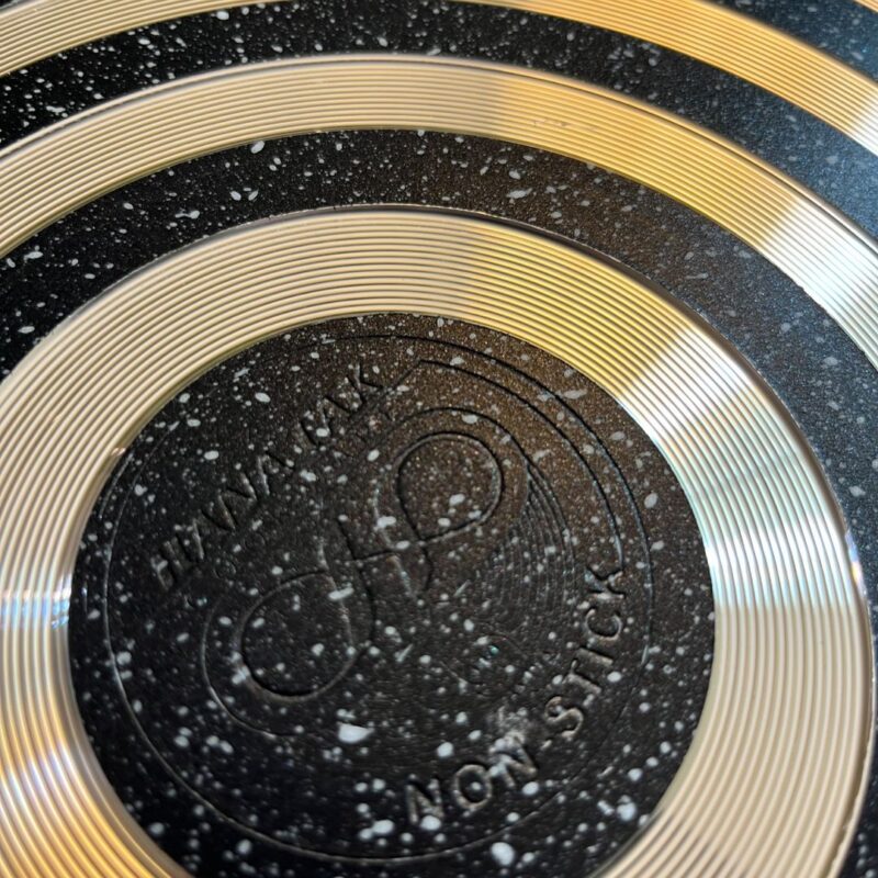 ماهیتابه تکدسته چدن گرانیتی هاناتک در سه سایز مختلف - تصویر 4