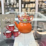 کتری قوری میس بتی با قوری چینی و کتری لعابی به همراه 2 فنجان - تصویر 6