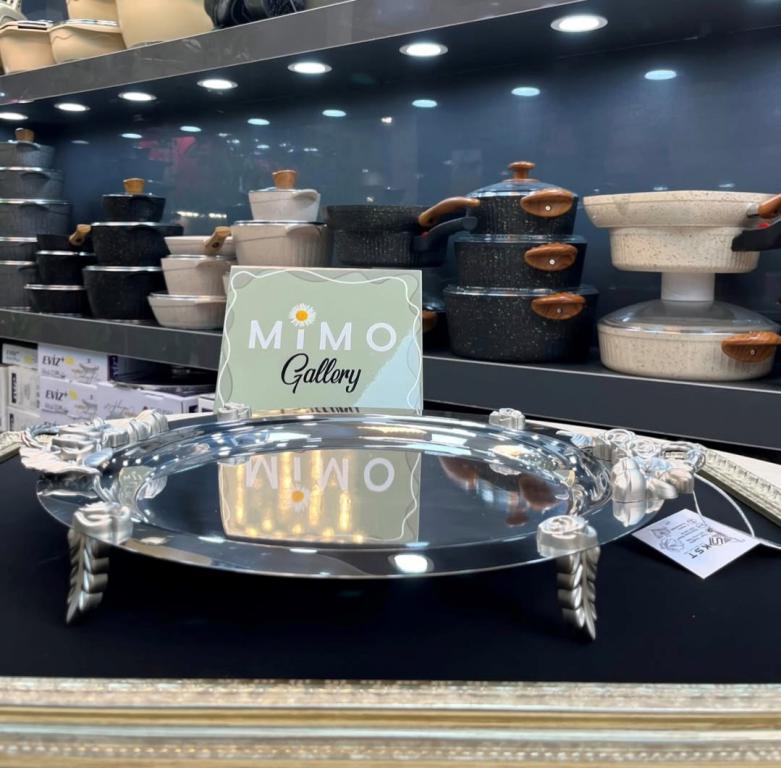 سینی استیل گرد دسته گلدار برند ب