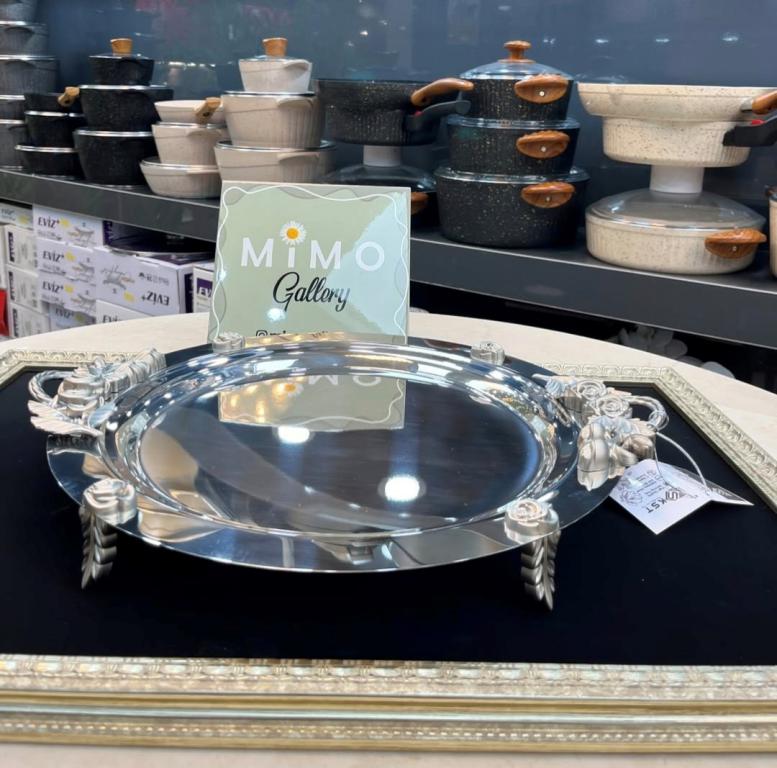 سینی استیل گرد دسته گلدار برند ب