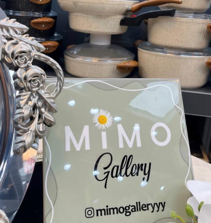 سینی استیل گرد دسته گلدار برند ج