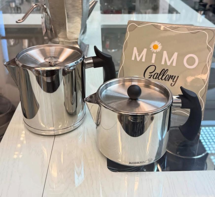 کتری قوری استیل کرکماز مدل استوانه ای با دسته های مشکی و