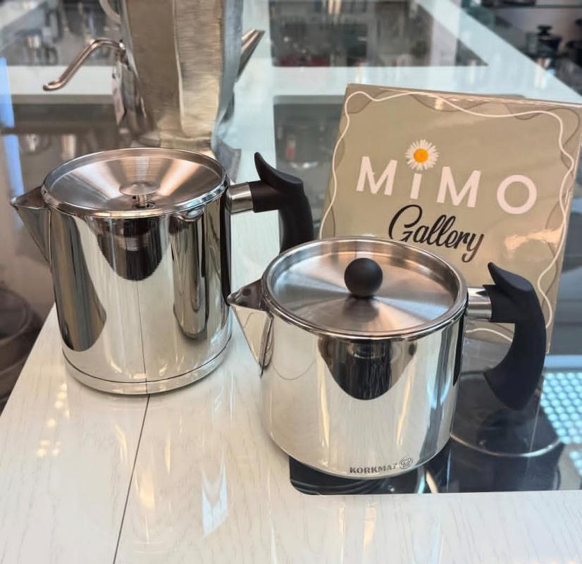 کتری قوری استیل کرکماز مدل استوانه ای با دسته های مشکی ج