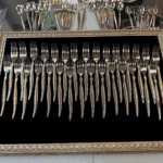 سرویس قاشق چنگال ۱۴۳ پارچه طلایی از برند SG کد249 - تصویر 3