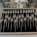 سرویس قاشق چنگال ۱۴۳ پارچه طلایی از برند SG کد249 - تصویر 2